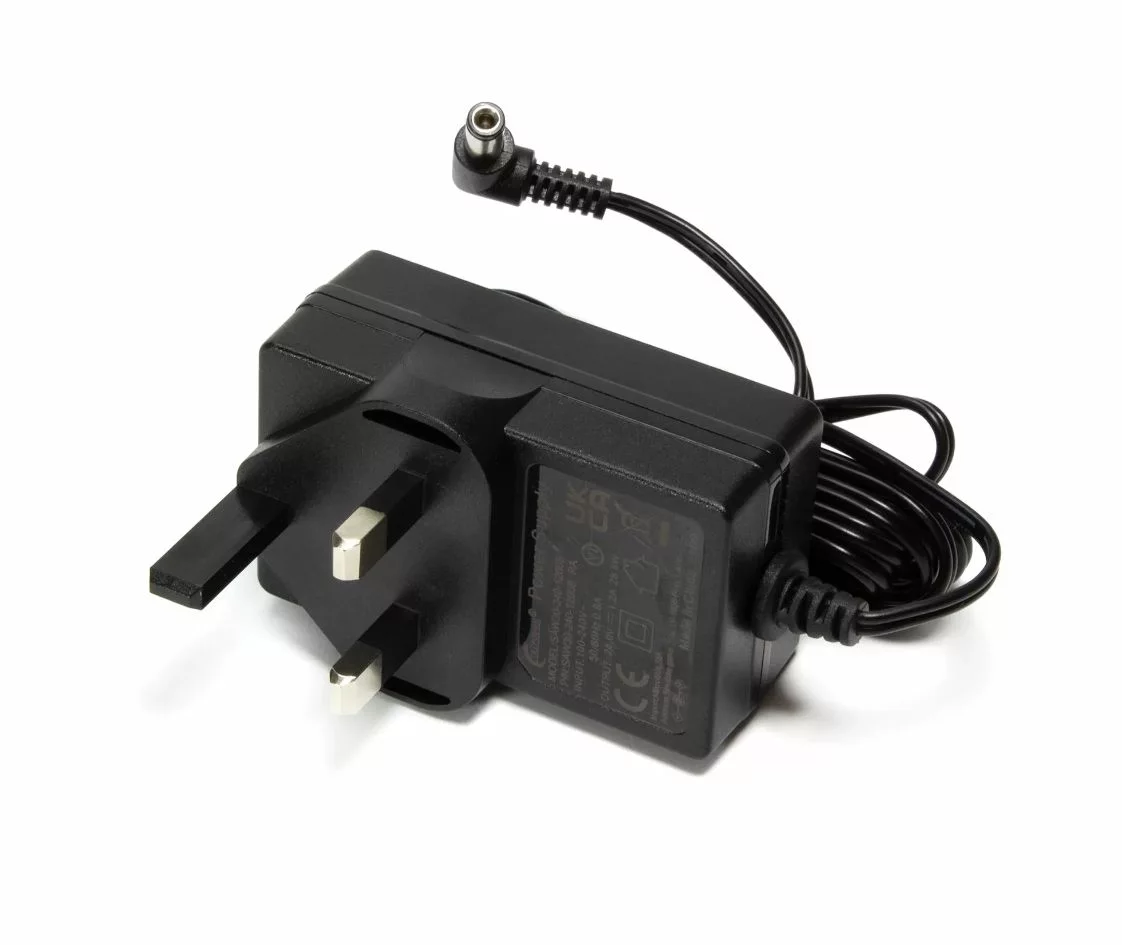 MikroTik 24V-voedingsadapter – haakse stekker, UK-stekker – SAW30-240-1200GR2A-UK